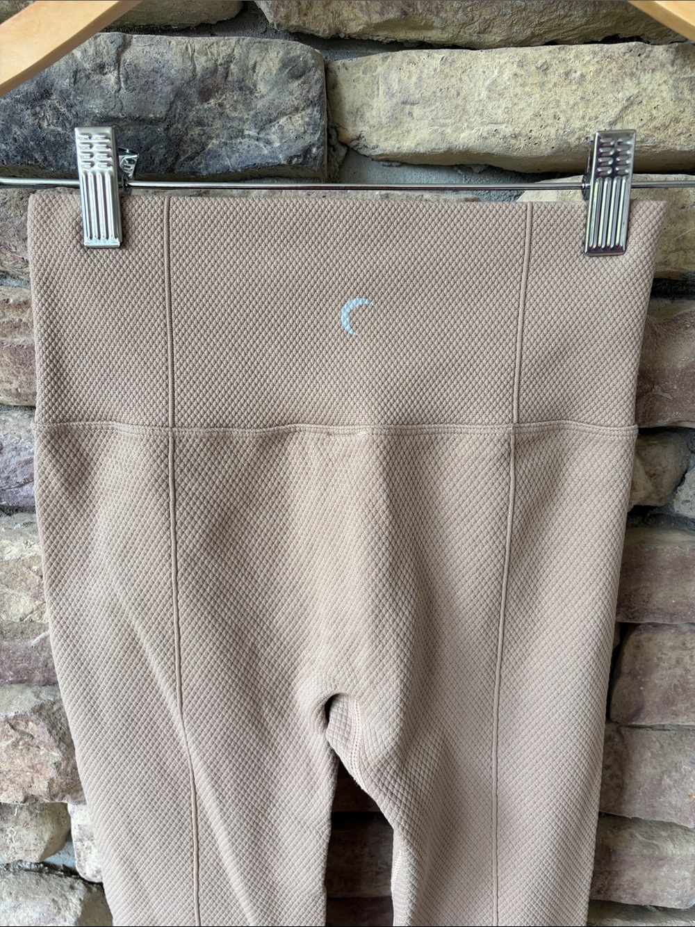 Zyia High-Waist Textured Leggings - Tan‎
